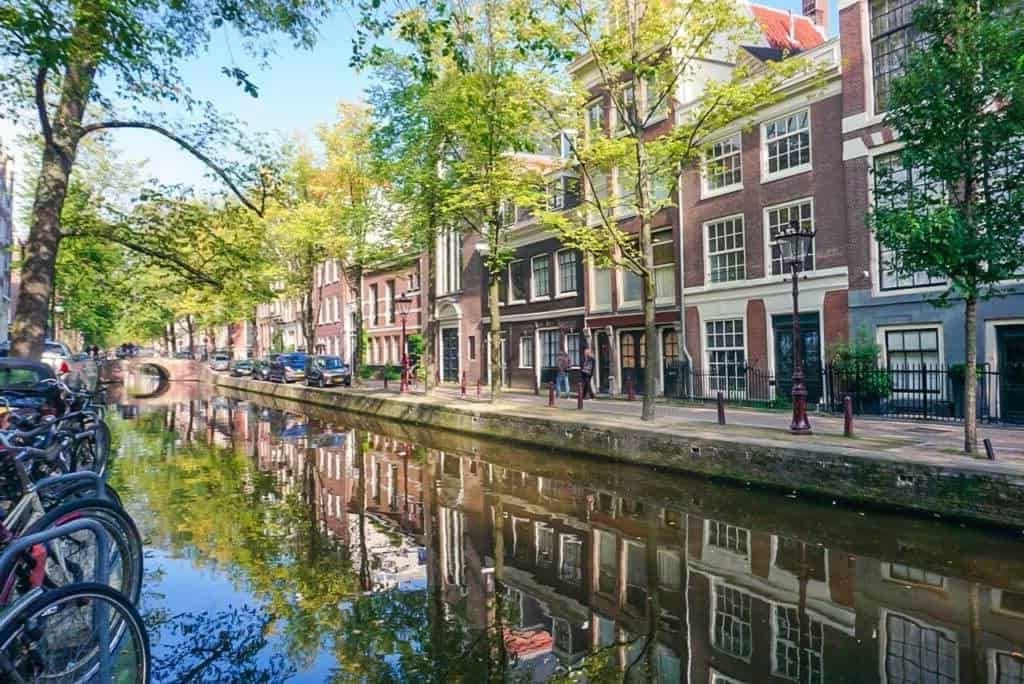 Quotes about Amsterdam, the Netherlands: beautiful old houses and amsterdam bucket list